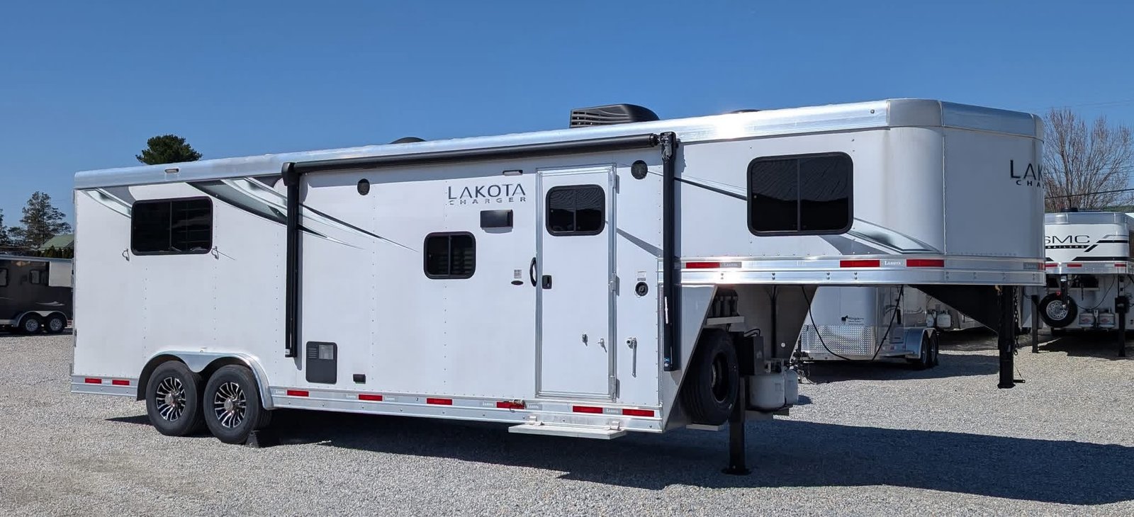 BARELY USED 2022 Lakota Charger 3H-9LQ in EXCELLENT condition - Image 17