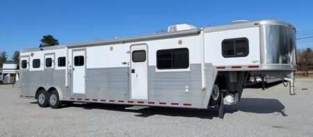 2005 HART 4-Horse with 12 foot Living Quarters